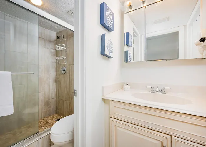 Surf & Racquet 610a Apartment